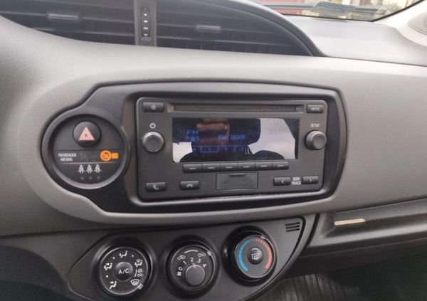 Toyota Yaris cena 32900 przebieg: 176766, rok produkcji 2017 z Tychy małe 67